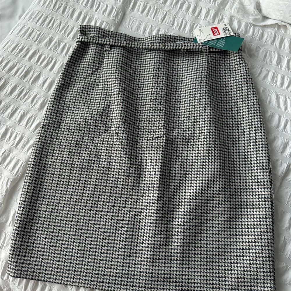 Classic Black and White Houndstooth Skirt